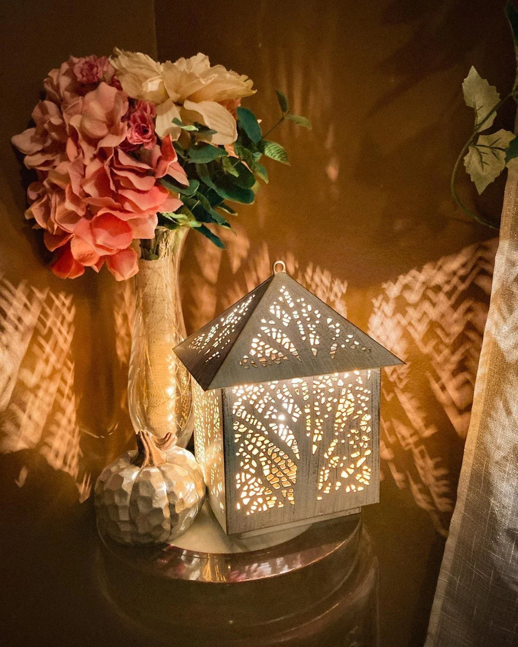 Forest Light Scentsy Warmer and Cocoa Cashmere Scentsy Wax Bar bundle